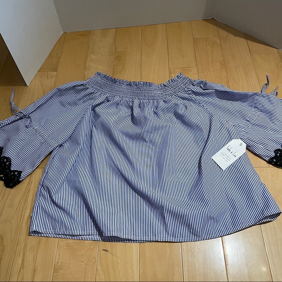 2 New tops - Picture 2 of 5